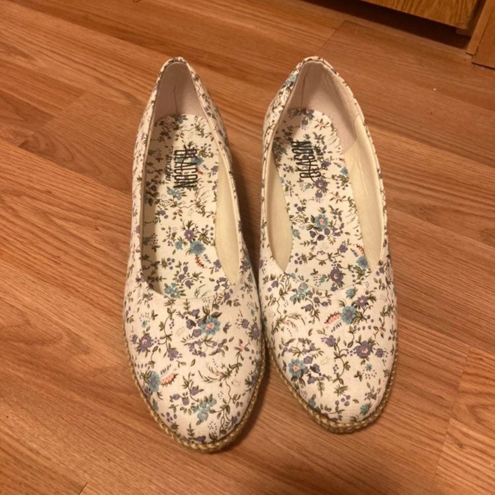 Never Worn Flower Print Summer Wedges